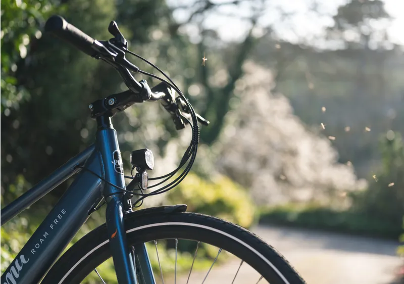 EMU Evo Step Through 700c Wheel Electric Bike Metallic Blue-9